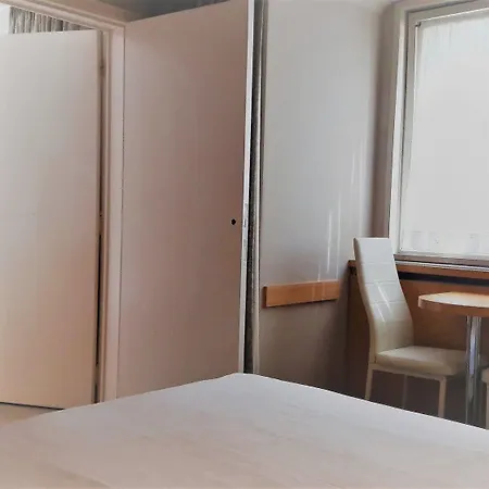 Sleep & Go Brussels South Inn 2*