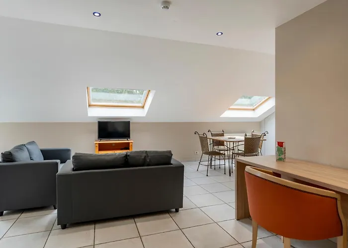 Sleep & Go Brussels South Estalagem