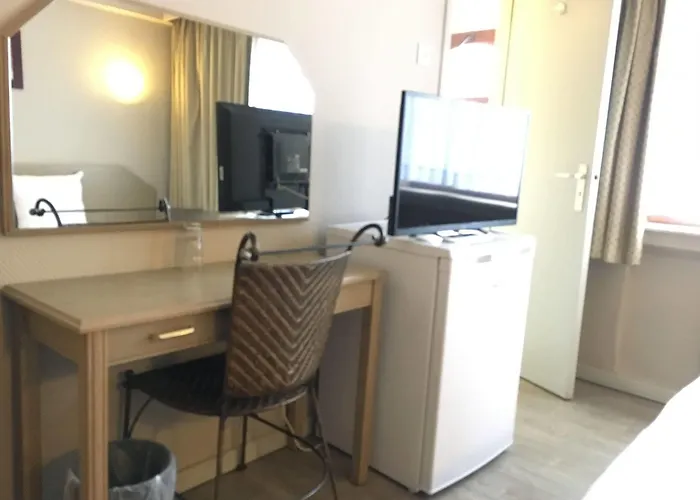 Sleep & Go Brussels South Inn