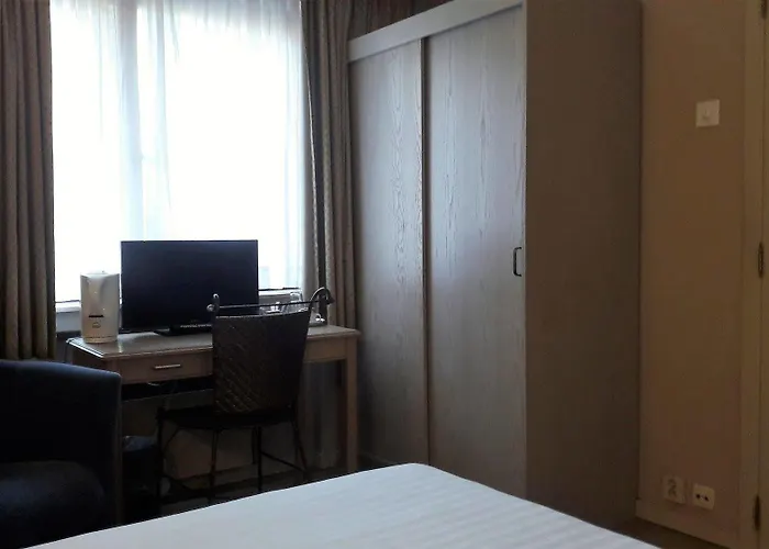 Sleep & Go Brussels South Estalagem